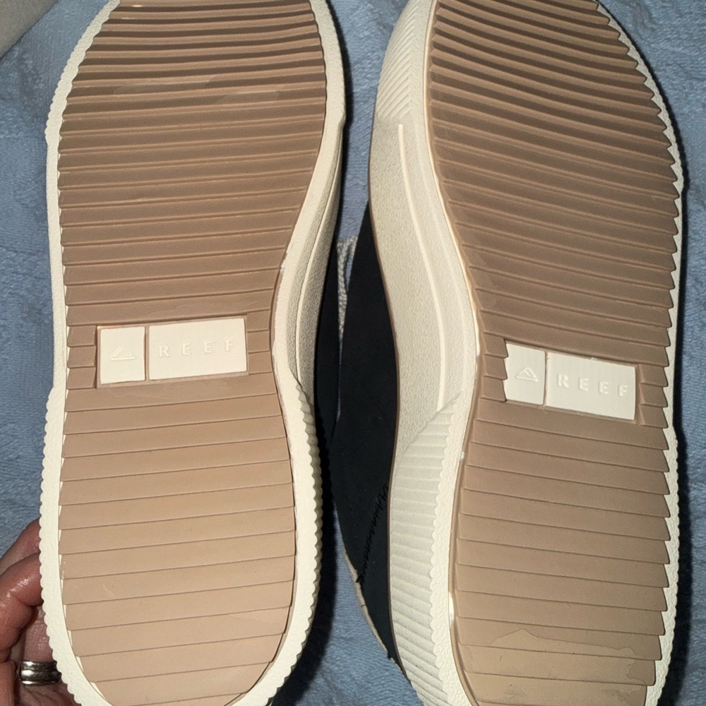 Reef Women's Black and Cream Sneakers - Picture 5 of 5